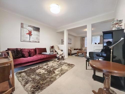 No 58 Bright & Spacious 4-Bedroom Home