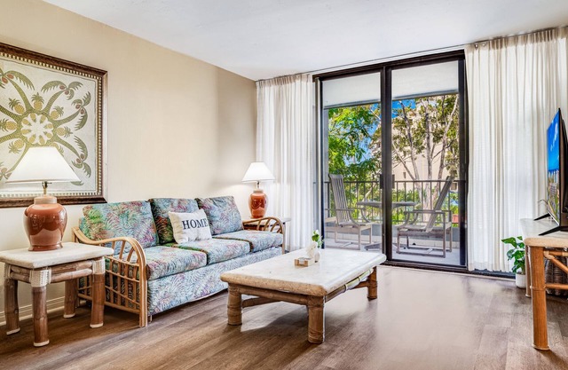 No cleaning fee! Lively 2Bd,2Bth condo AC Close to everything!