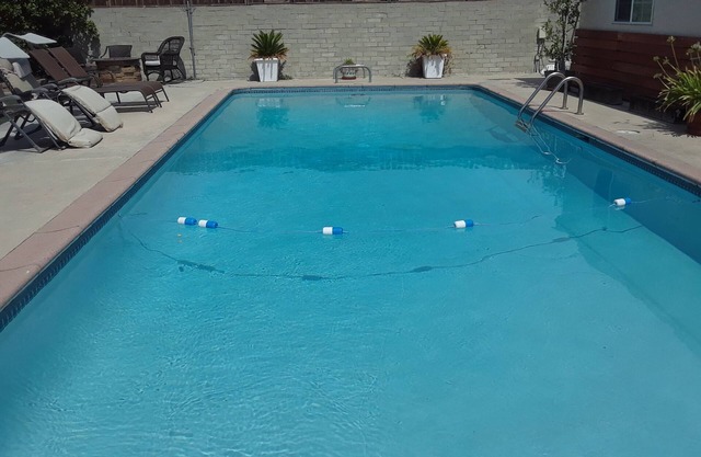 No.Ho. Pool House Suite & Private Bdrm 2ba!.