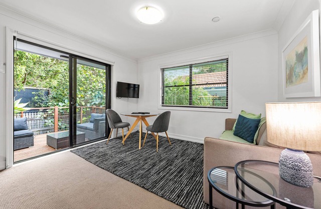Noble House ~ 2 Bed/1Bath/1 Car ~ Parklands + Transport