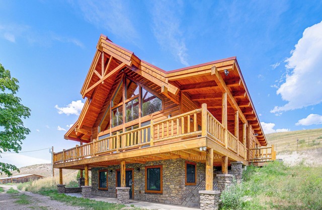 Nordic Style Lodge w/Deck on 80 Acres in Arlee