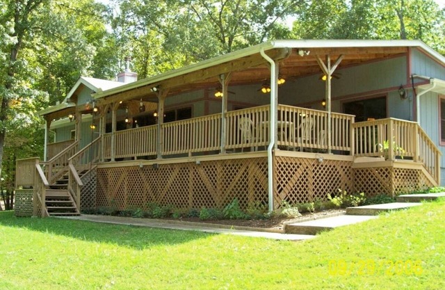 Norfork Lake View Home-Walk to Waters Edge! Affordable Luxury.