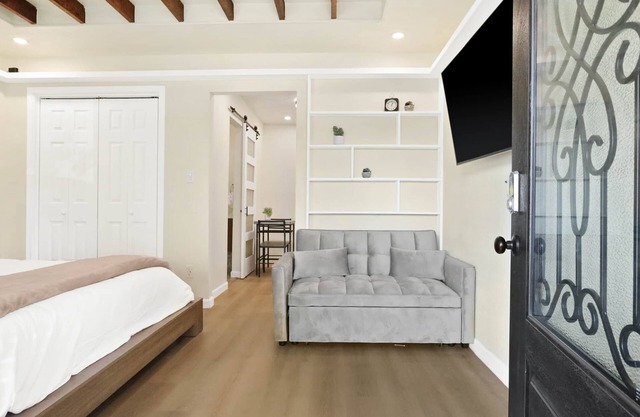 Northgate Apartment - 1 block to TAMU!