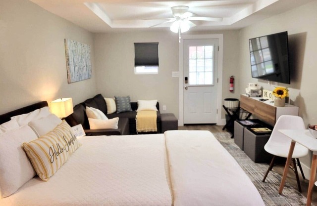 Northgate Studio - 1 block from TAMU!