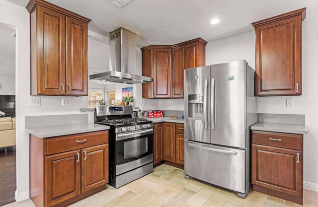 Not affected by the fire/Spacious Retreat w/Large Kitchen & Outdoor Patio