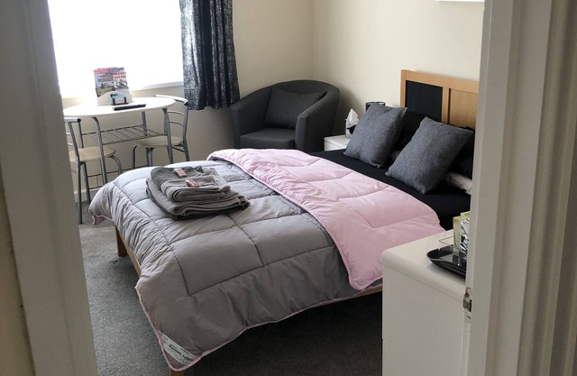 Nov - March £80 per night (3 night minimum stay)