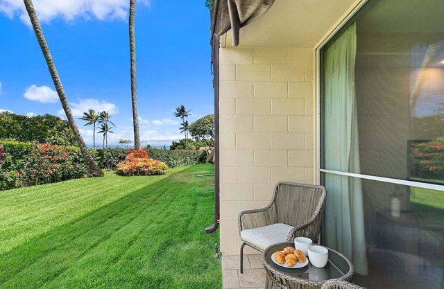 NR A2 Napili Condo Near Beaches Away From Crowds