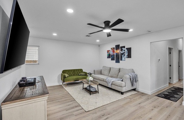 Nr DT + Heights | Games | WiFi | Pets | Deck Yard