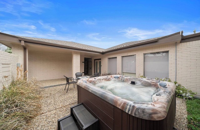 Nr Galleria & Med Center | Hot Tub | Games | WiFi