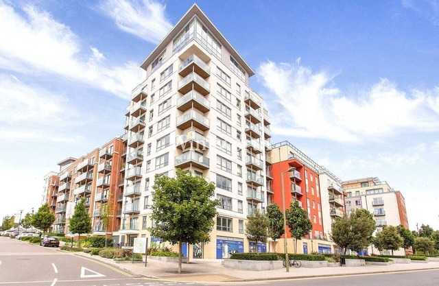 nspacious service apartment five minutes walk to Royal Air Force Museum Londonnn
