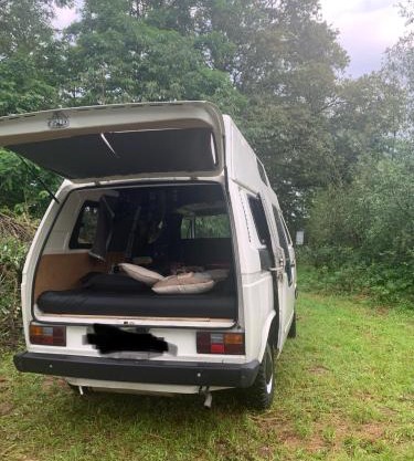 Nuit en van au bord étang privé