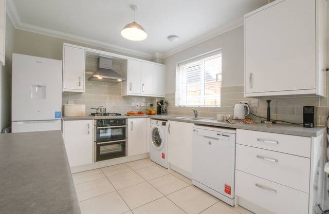 NUMBER 51, HALESWORTH, family friendly, with a garden in Halesworth