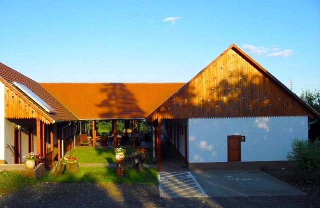 Nyakigláb Villa