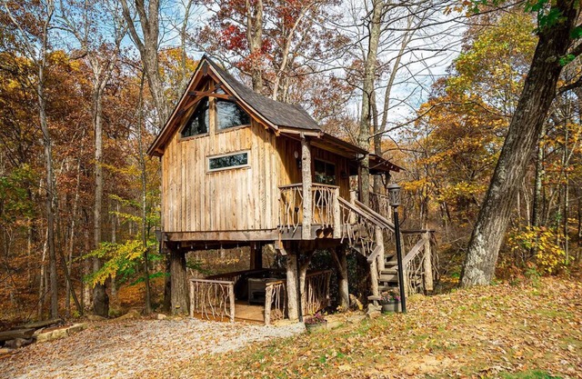 Oakleaf Treehouse | 1BR,1BA, Hot Tub, Secluded Treehouse