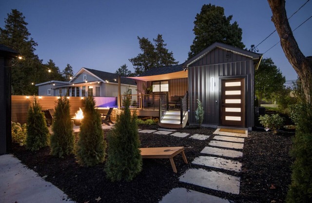 Oar House- Hot Tub, 12 Minutes to Crystal Mountain