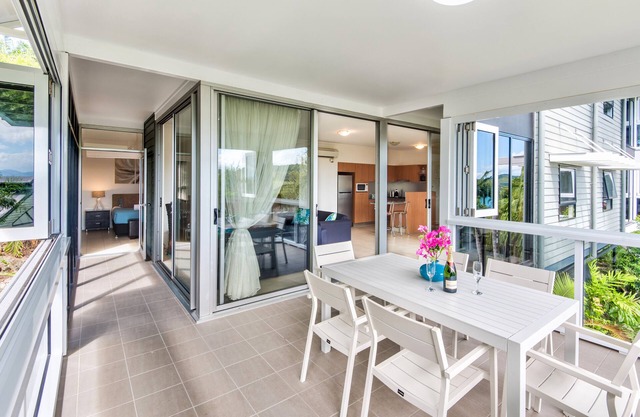 Oasis 1 Hamilton Island 2 Bedroom Apartment In Central Location With Golf Buggy
