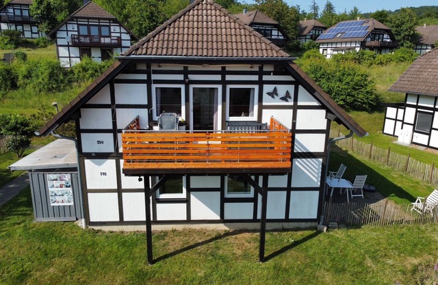 Oasis of peace with a view of the valley, directly at the Kellerwald access, free WLAN!