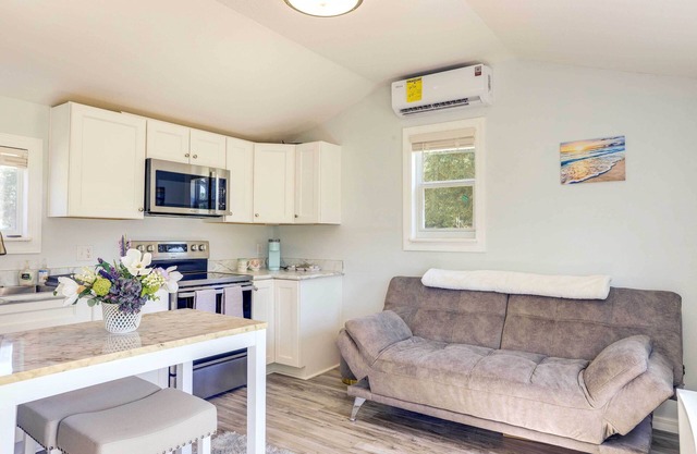 Ocala Tiny Home on 10-Acre Farm Near WEC!