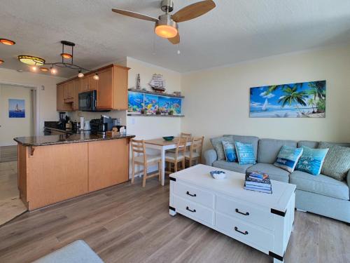 Ocean, Bay, Downtown, and City view Condo, Few steps from the ocean