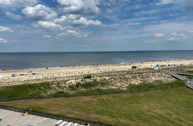 Ocean Front 1BR Condo, Sea Colony:Pools & Tennis in Premier Bethany Beach Resort