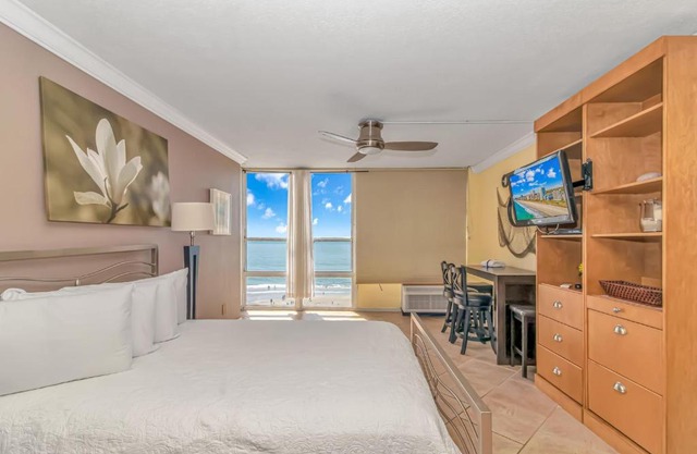 Ocean Front Queen Suite with Incredible Views! Sun N Sand Resort 705 - Perfect for 2 guests!