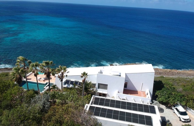 Ocean Front Secluded Villa, Pool/Jacuzzi, Tennis/Pickleball Court Stunning Views