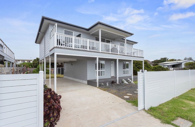 Ocean Pearl by Ready Set Stay - 10 min Walk to the Beach, BBQ