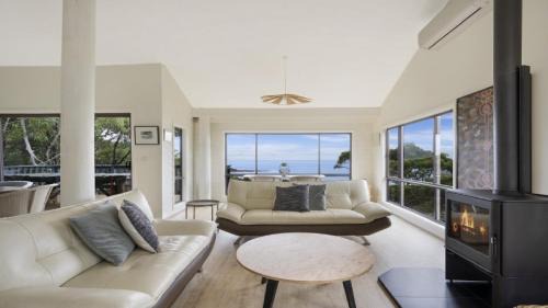 'Ocean Ridge at Killcare' by Accom Holidays