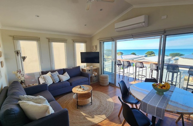 Ocean Sunrise Cabin Apollo Bay - in popular caravan park with lovely ocean views