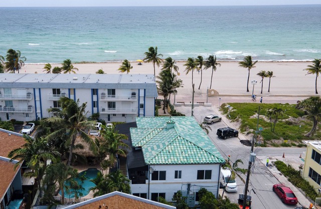 Ocean View 2BR/2BA Full Kitchen + Balcony + Private Pool Courtyard!