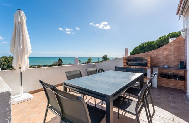 Ocean View 3 BDR House With Patio by LovelyStay