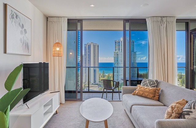 Ocean View Apartment in Central Broadbeach