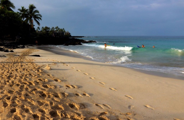 Ocean View Beach Condo, Top Floor at Magic Sands Beach