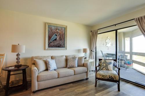 Ocean-View Island Condo with Pool Pets Welcome!