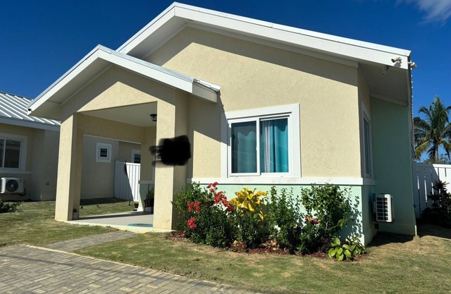 OceanAire Crest! Cozy Ocean-Front Villa, Pool, Tennis, 24hr security.