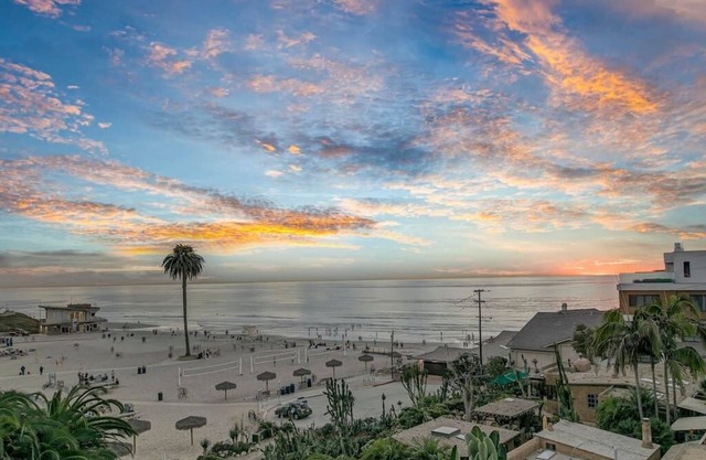 Oceanfront 4 bedroom villa w/2 masters and views