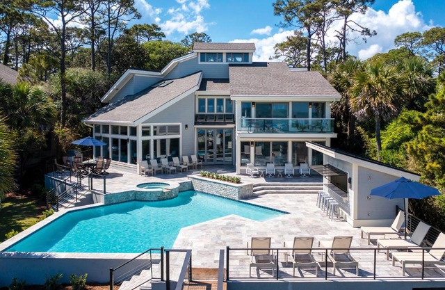 Oceanfront 7 BR 7 BA Wonderful Pool Deck Beach gear and bike rentals included