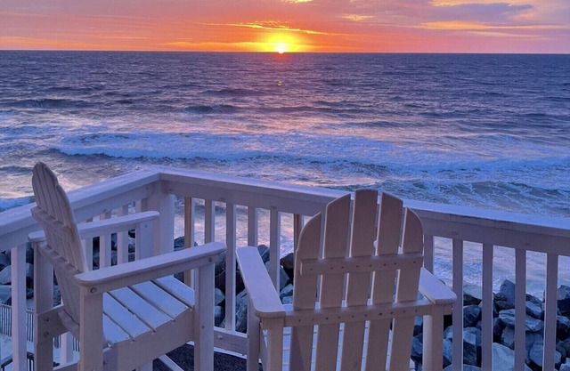 Oceanfront Carolina Beach condo, panoramic views and pool! Top floor sunrises!