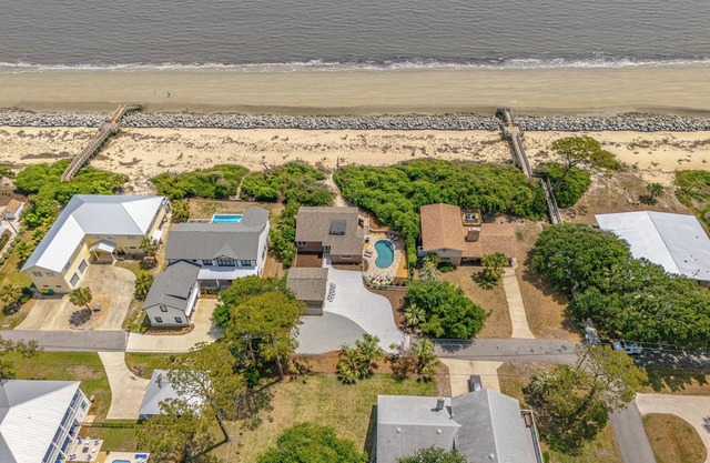 Oceanfront Classic Beach Cottage walking distance to the beach!