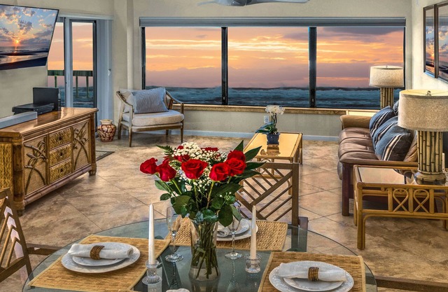 Oceanfront Condo - Ocean Views from All rooms, Pools, Tennis, Bike, next to Ritz