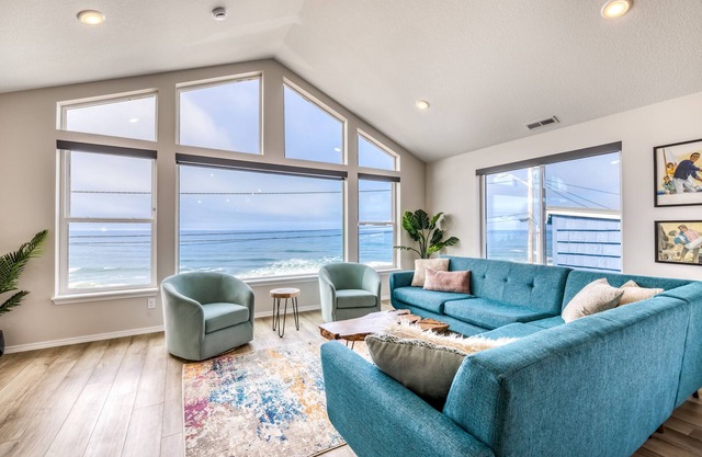 Oceanfront, dog-friendly home with hot tub & huge view - steps to beach access