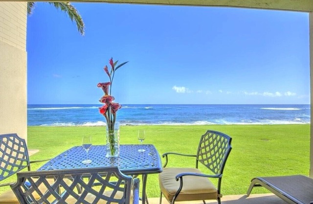 OCEANFRONT Ground Floor 2bd/2ba Unit with Amazing Ocean Views & A/C