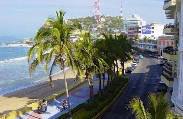 OCEANFRONT - NOW SLEEPS up to 20 People - 6 bedroom , 5 bath - Entire top floor!