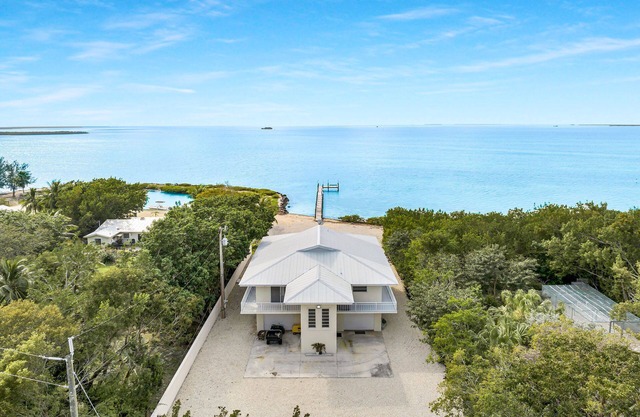 Oceanfront Oasis: Dockside Bliss