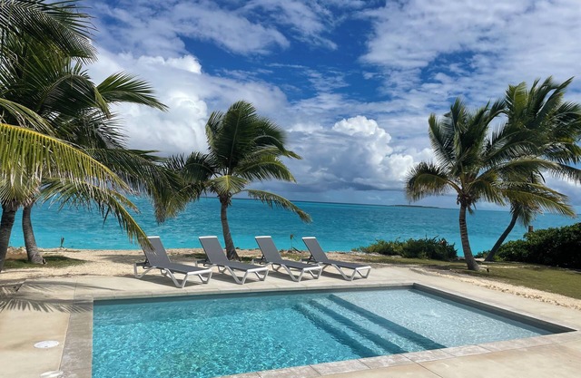 Oceanfront Paradise in Exuma: Pool, Kayaks & Stunning Views Await You!