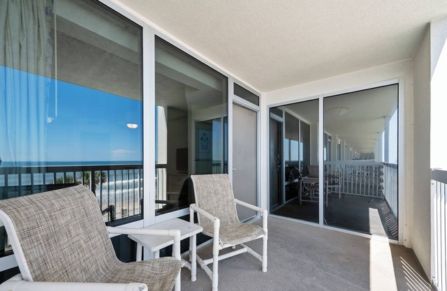 Oceanfront - Private Balcony - 1 Bedroom