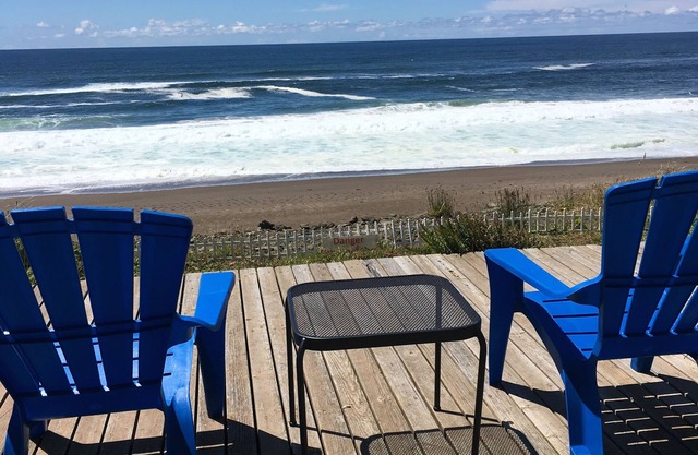 Oceanfront Remodeled Gleneden home, Great location, Amazing Views, Fireplace.