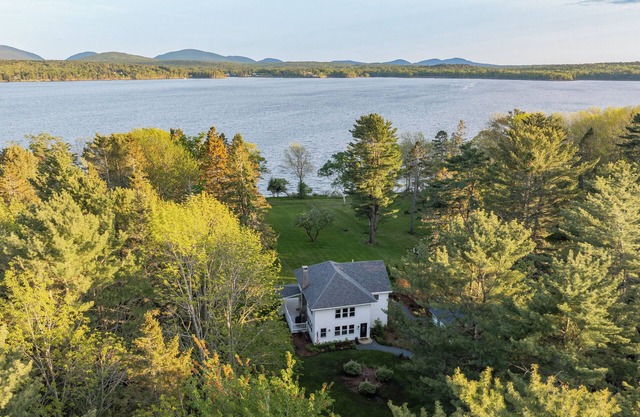 Oceanfront-shore access-refined interior-Acadia NP views-Cornerstone Cottage