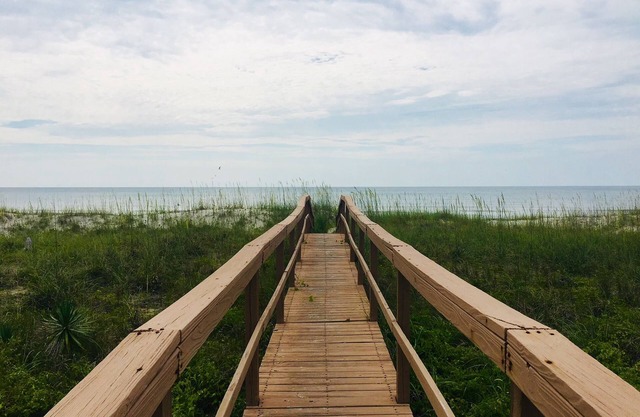 OCEANFRONT & super clean! 90 steps to the beach😍the views are fab!