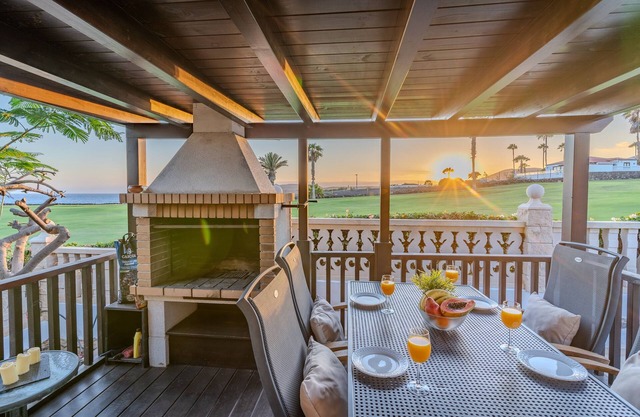Oceanfront villa-Amarilla Breeze